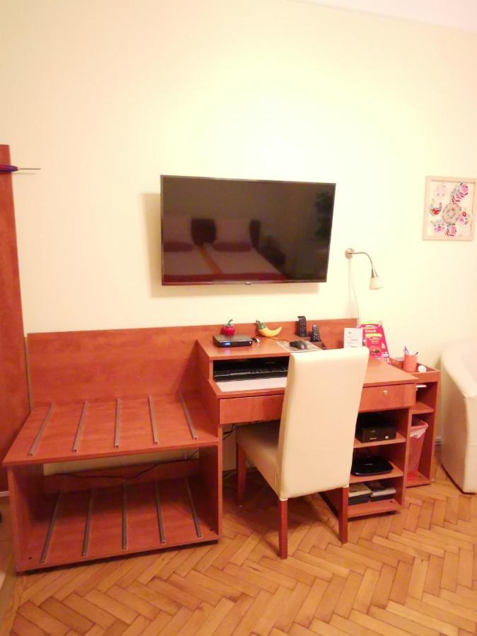 Paprika Apartment